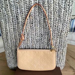 Louis Vuitton Pochette Vernis Dune